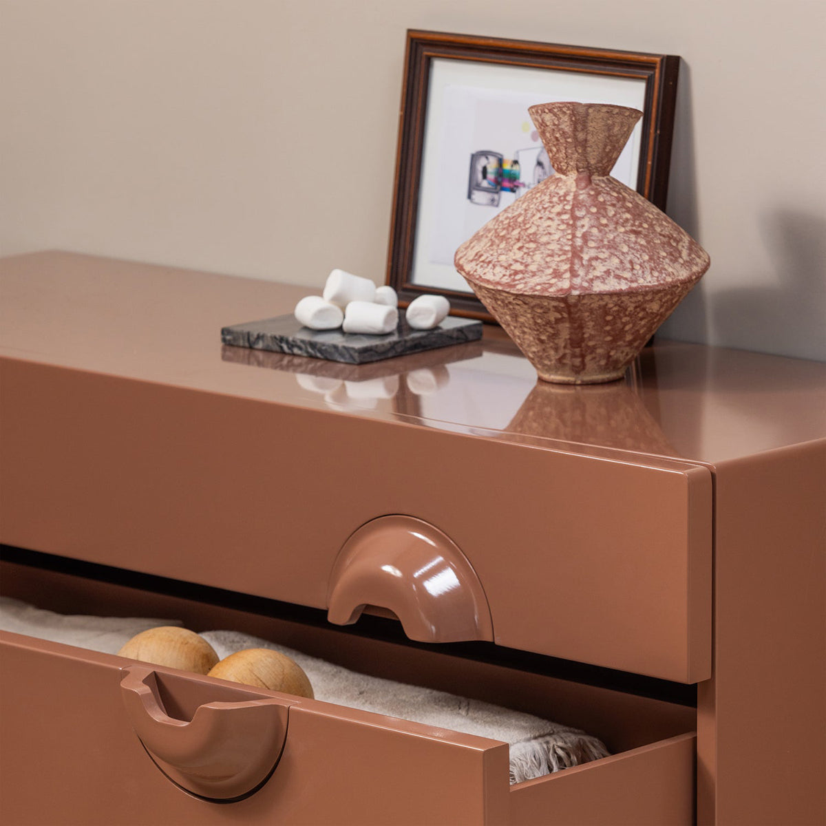 Merge 4 Drawers Commode