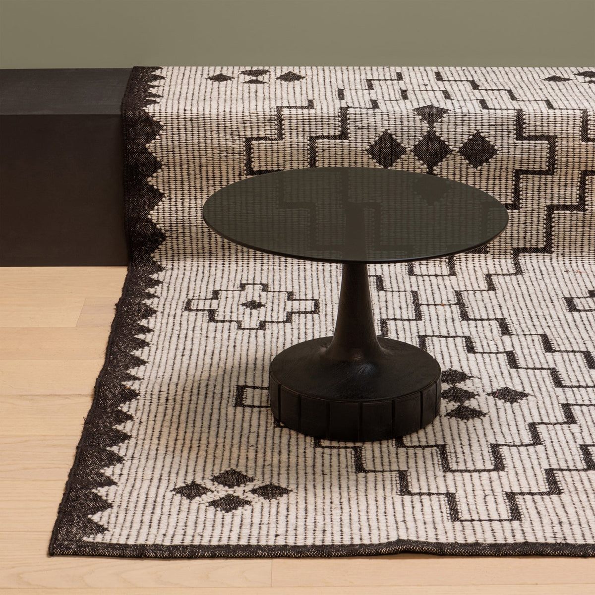 Omari Natural/Black Rug