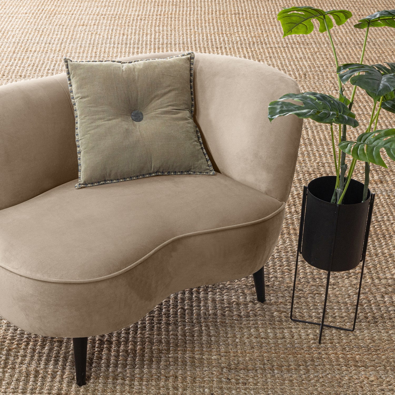 Sara Lounge Armchair