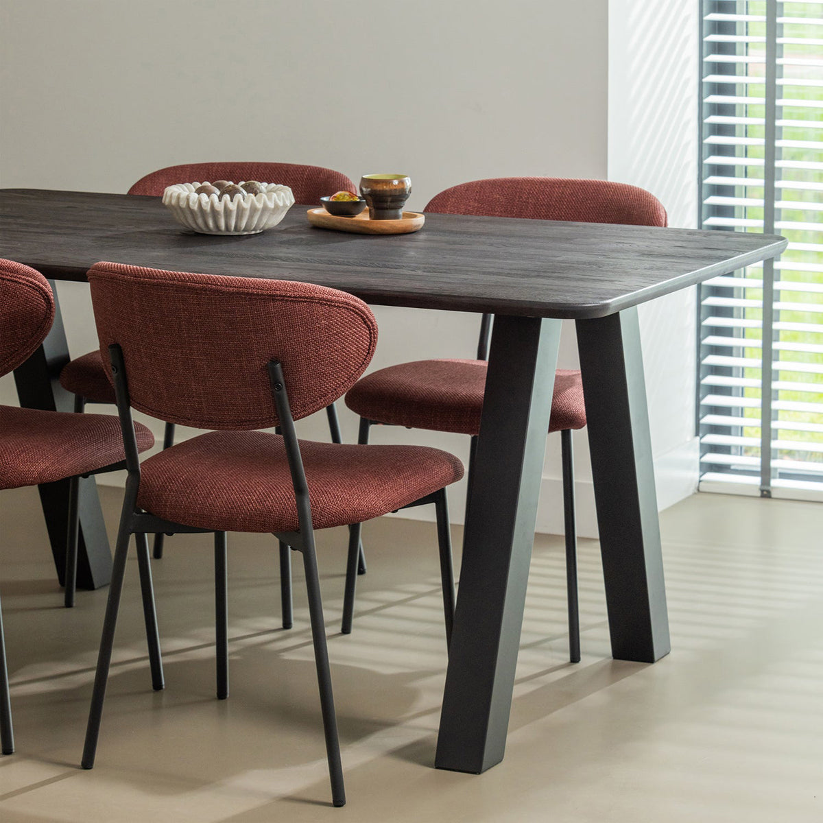 Tablo Rounded V Shaped Legs Dining Table