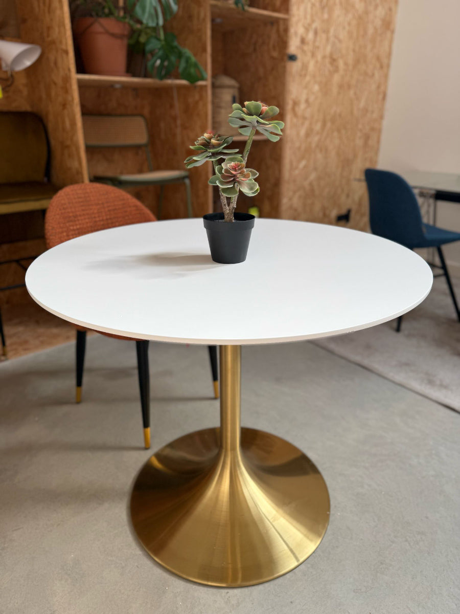 Invitation White/Brass Set Table (Outlet)