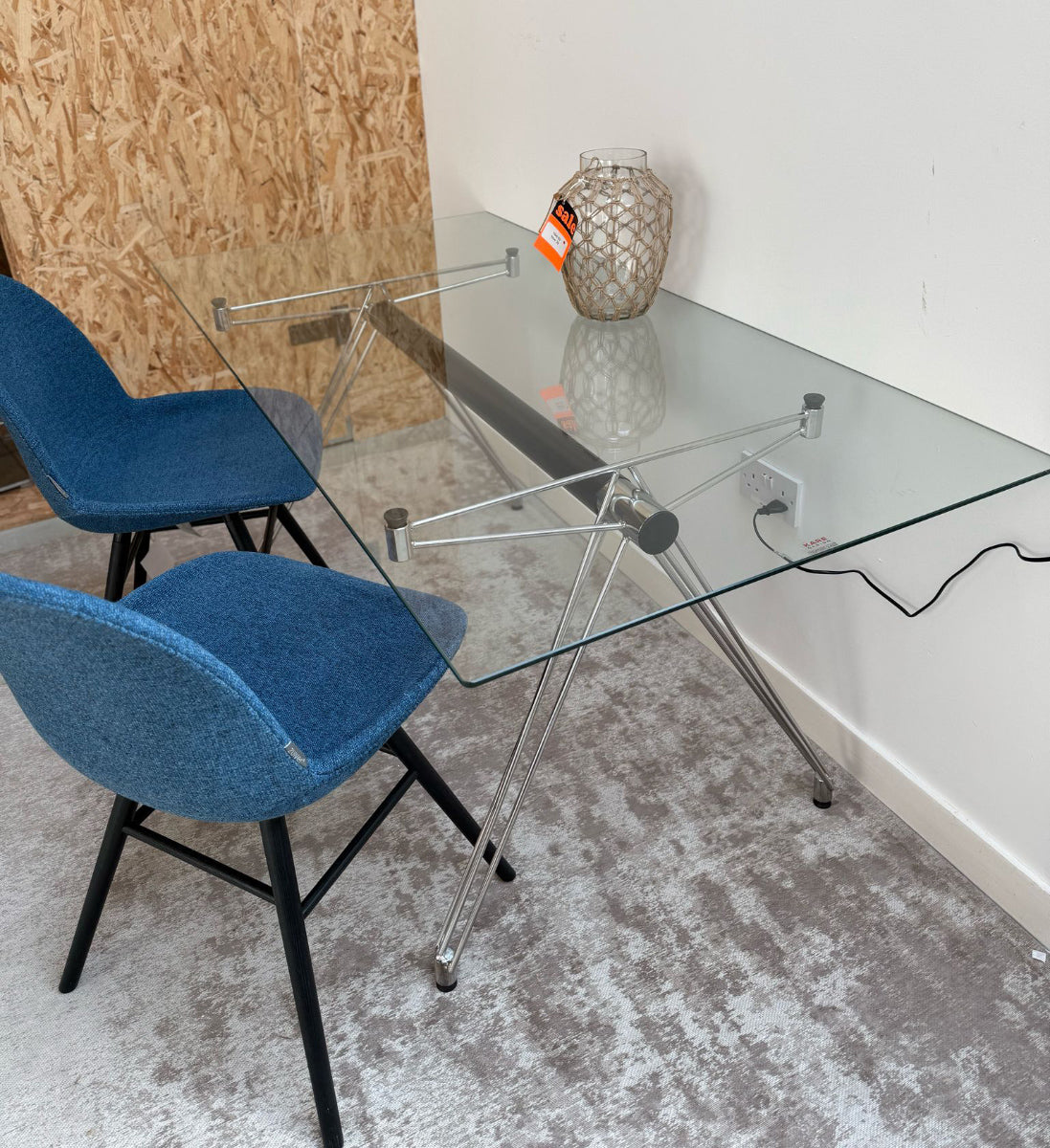 Officia Glass Desk Table (Outlet)