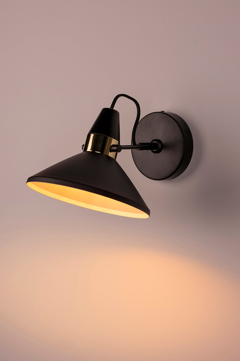 Jona Wall Lamp