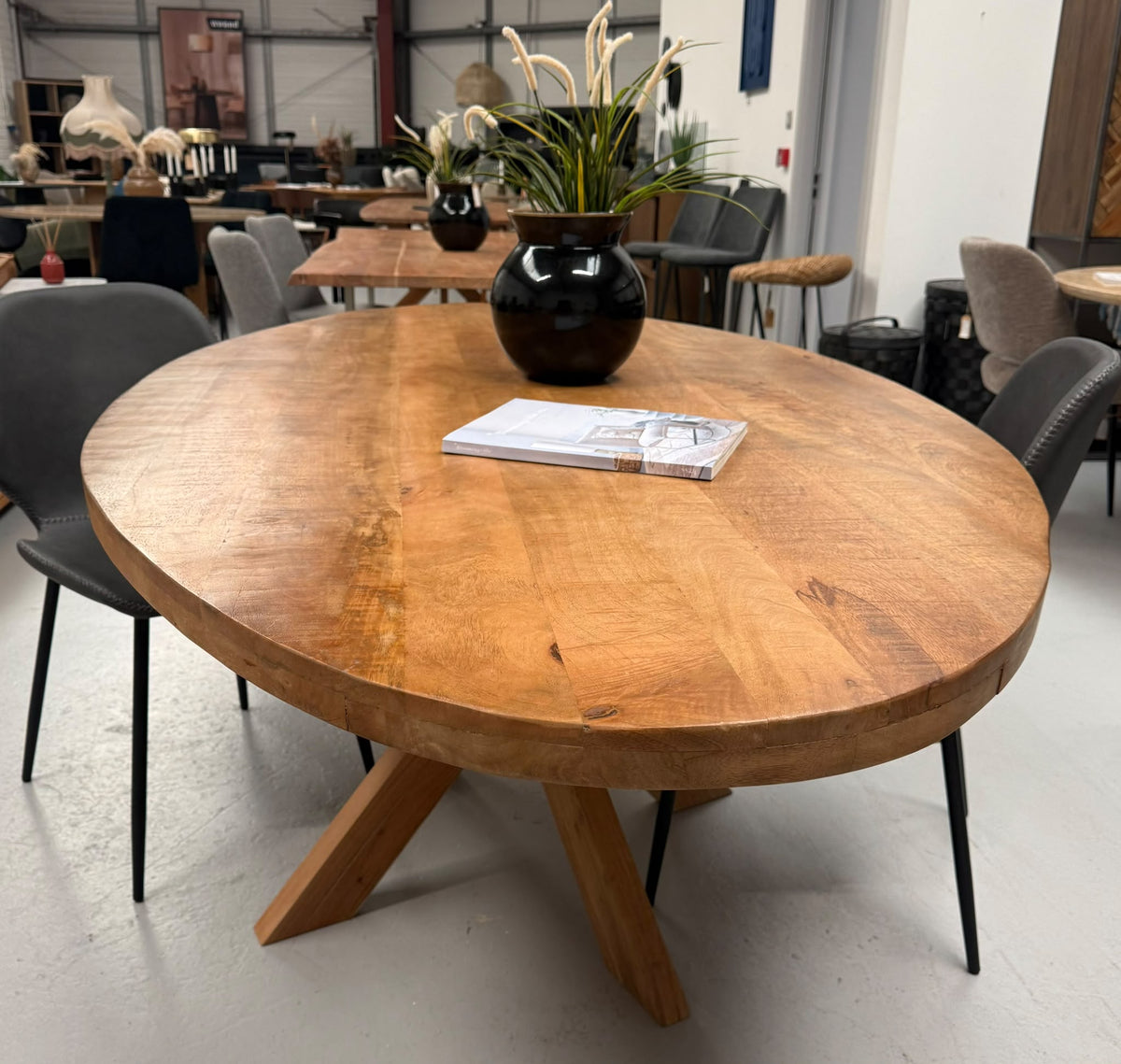 Oskar Dining Table (Display/Refurbished)