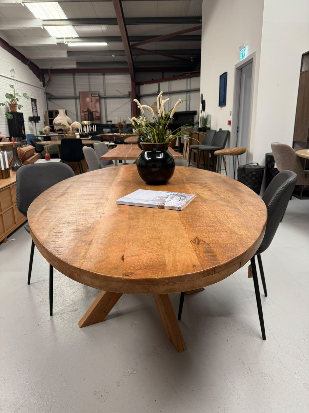 Oskar Dining Table (Display/Refurbished)
