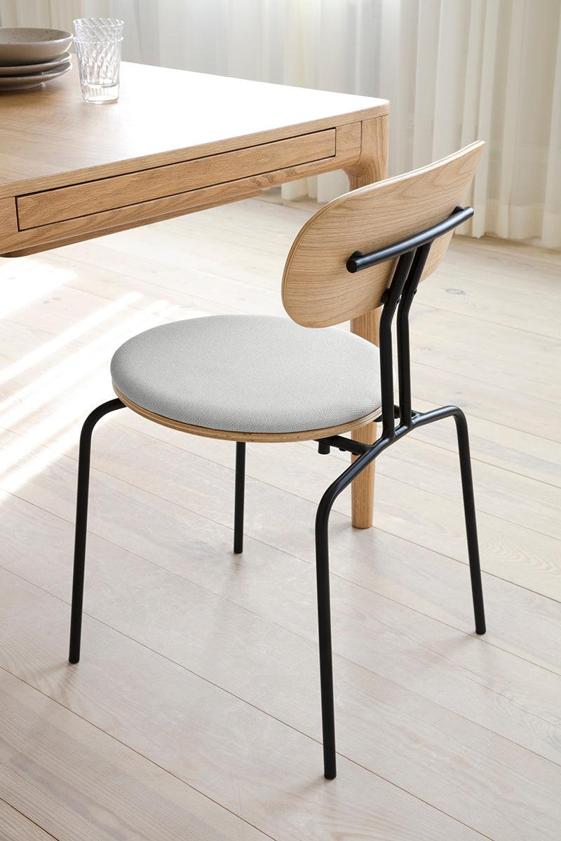 Curious Chair - WOO .Design