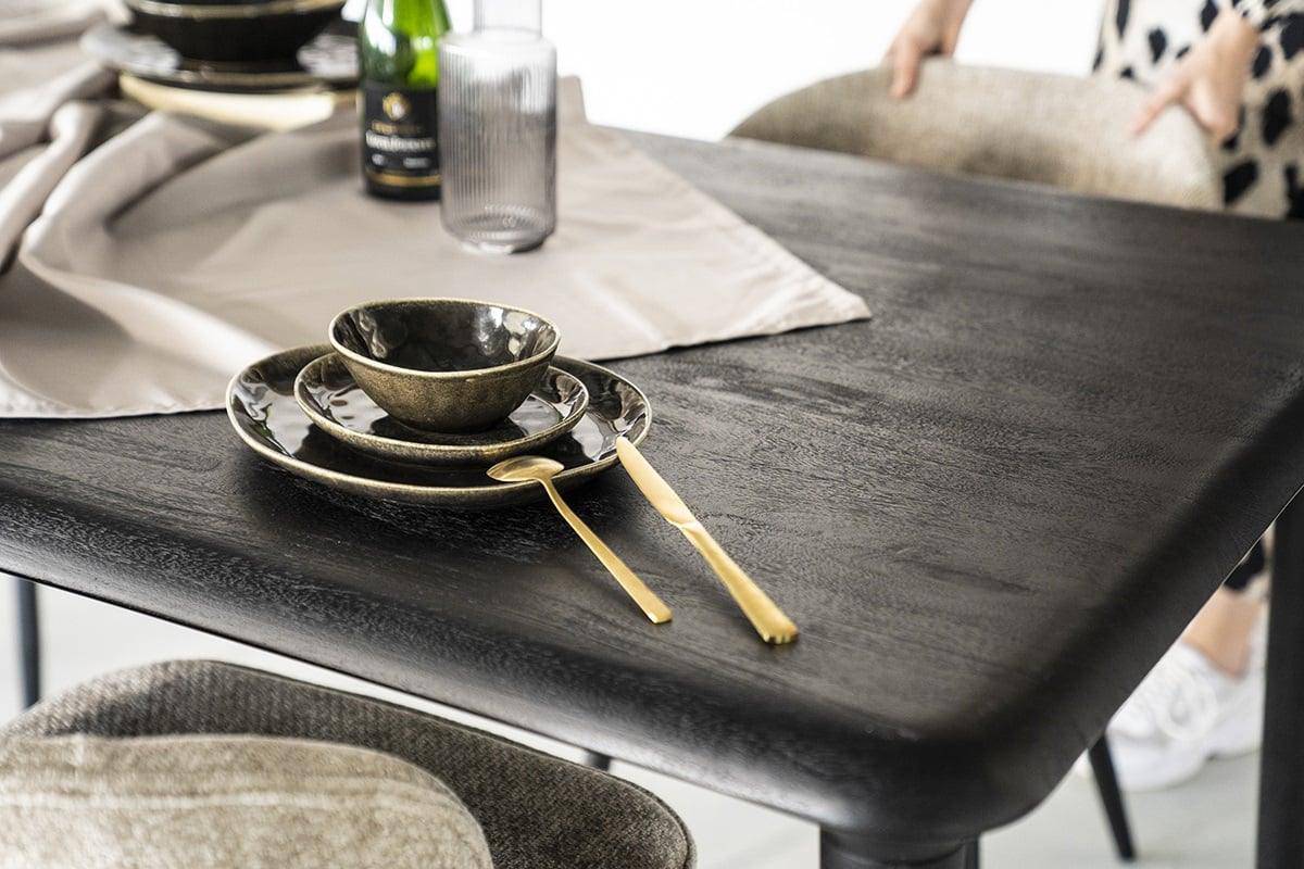 Jiska Dining Table