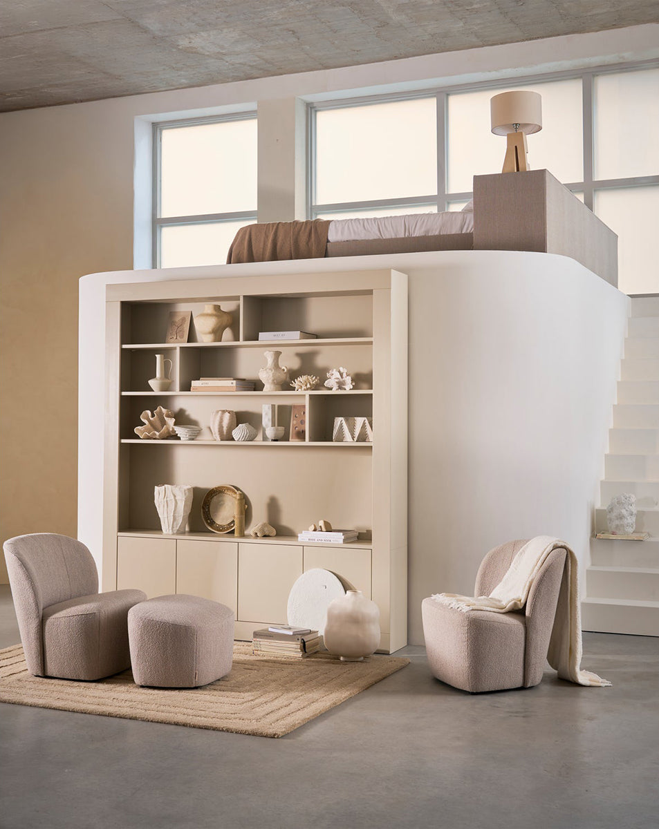Lofty Hocker