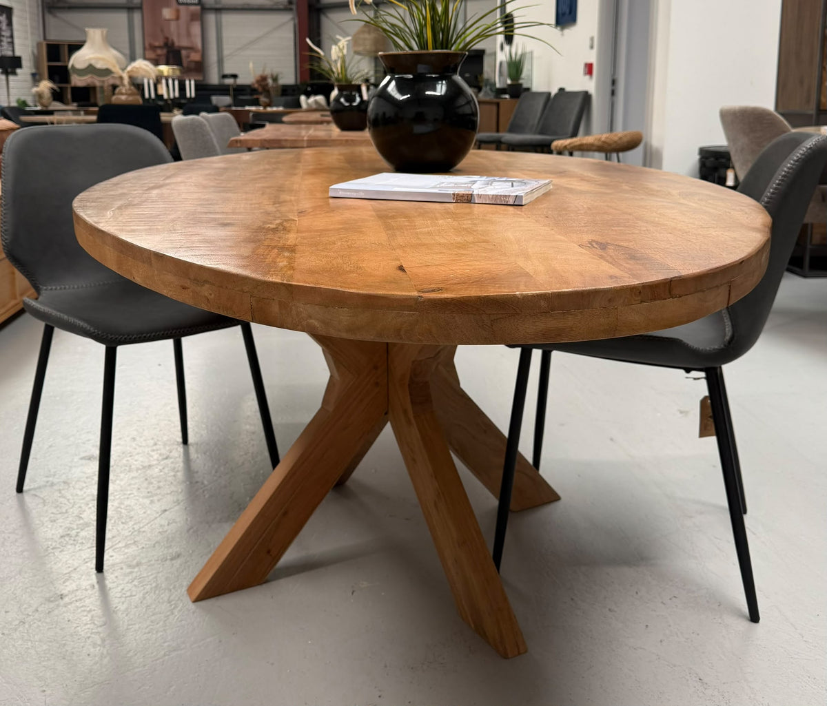 Oskar Dining Table (Display/Refurbished)
